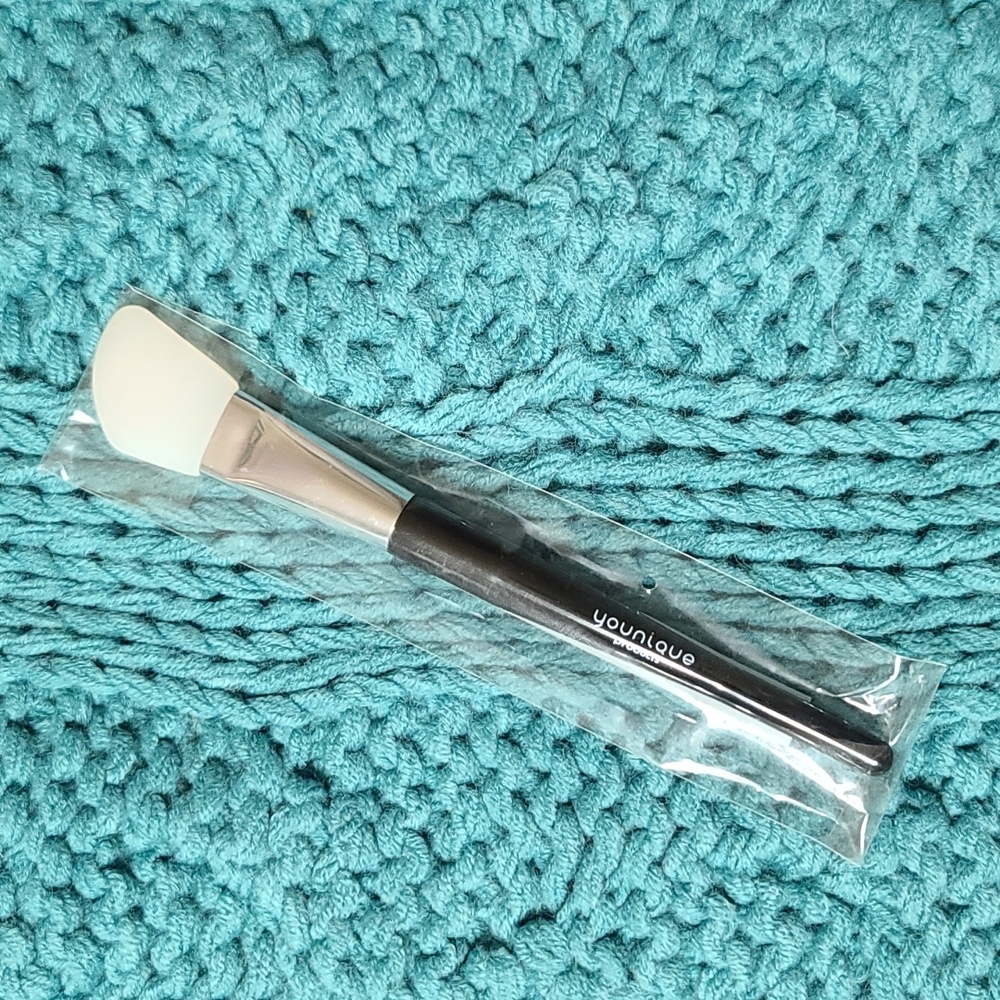 Younique Applicator